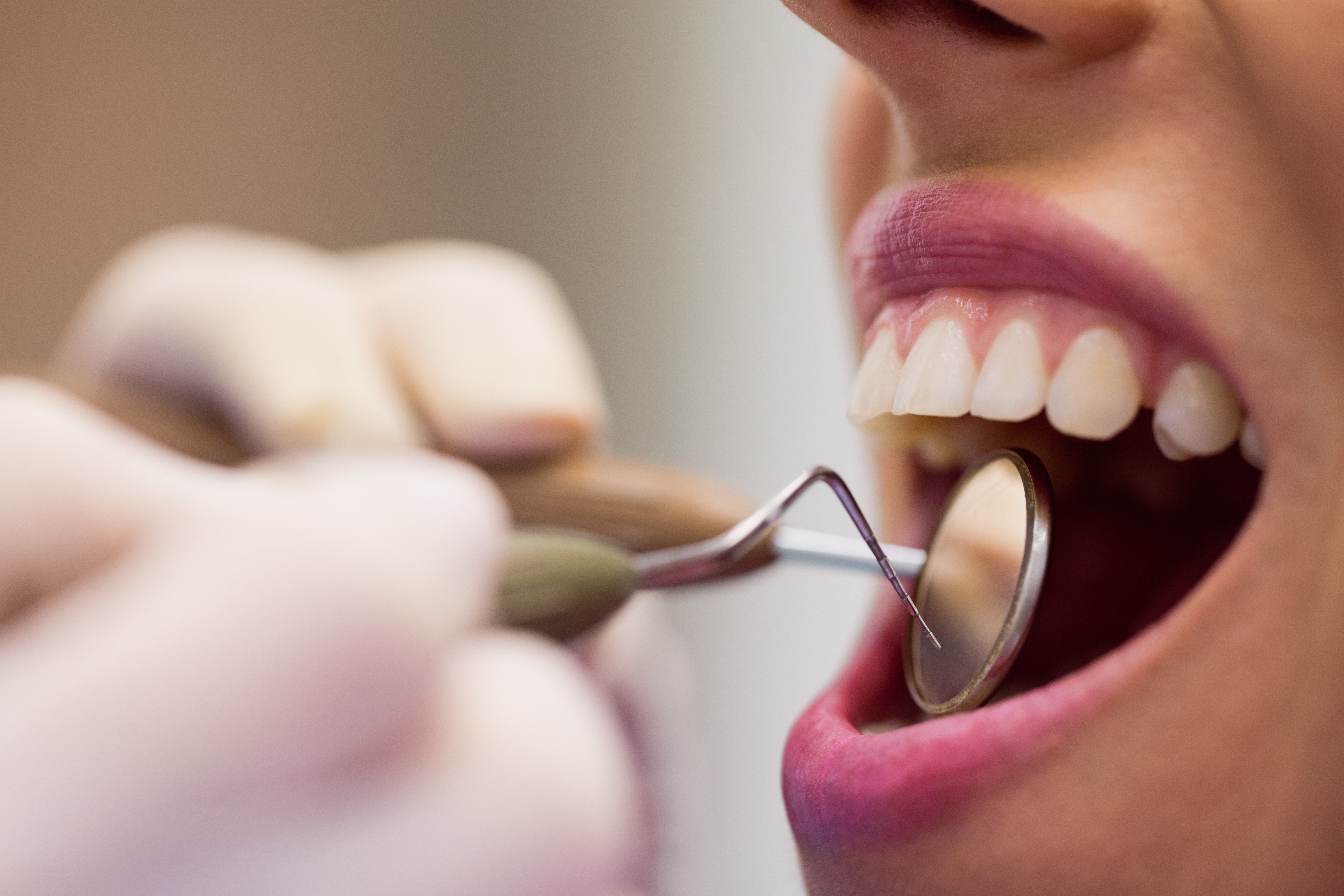 5 Hábitos Diários para Manter Seus Dentes Saudáveis